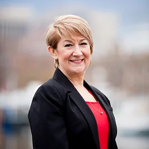 Maggie Chris