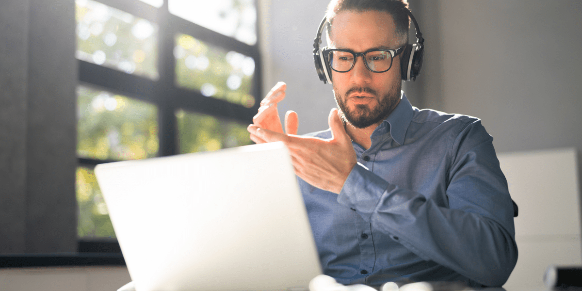 How a Bookkeeper Benefits a Small Business Owner